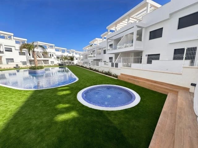 2 soveværelse Bungalow til salg i Torrevieja med swimmingpool garage - € 326.000 (Ref: 10062593)