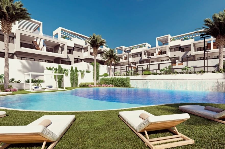 2 bedroom Bungalow for sale in Torrevieja with pool garage - € 326,000 (Ref: 10062593)