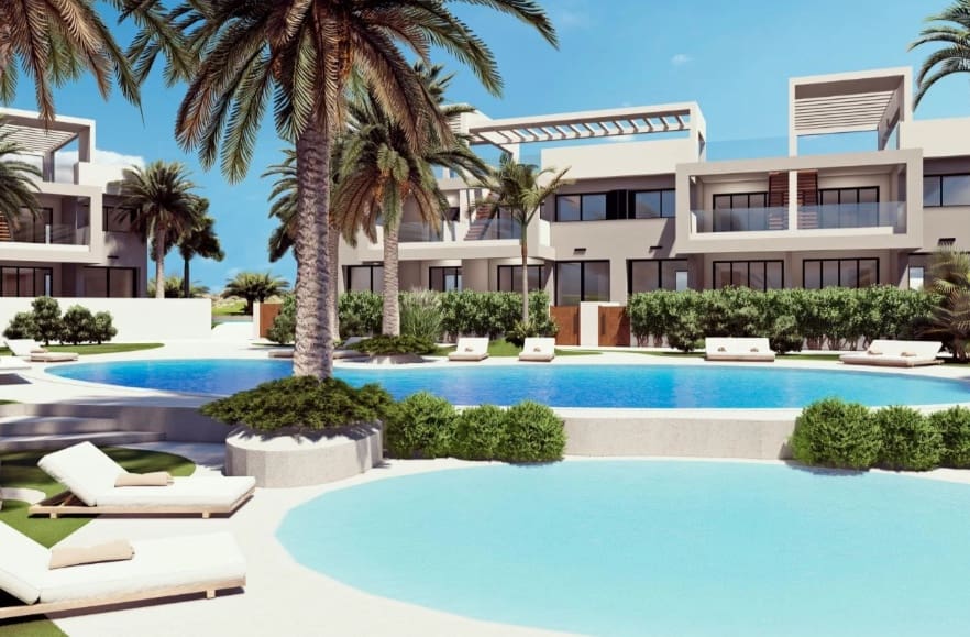 2 bedroom Bungalow for sale in Torrevieja with pool garage - € 326,000 (Ref: 10062593)
