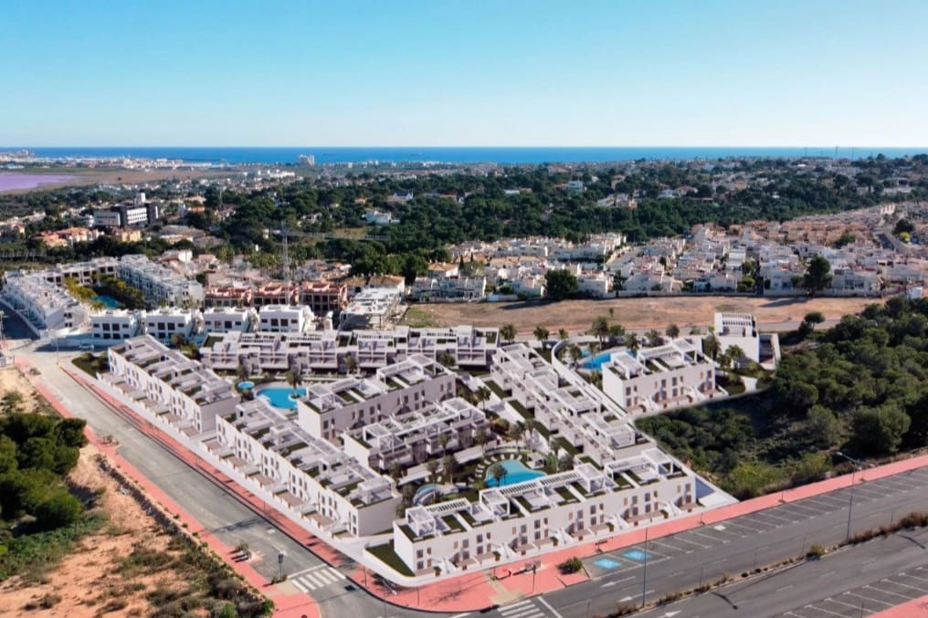 2 bedroom Bungalow for sale in Torrevieja with pool garage - € 326,000 (Ref: 10062593)