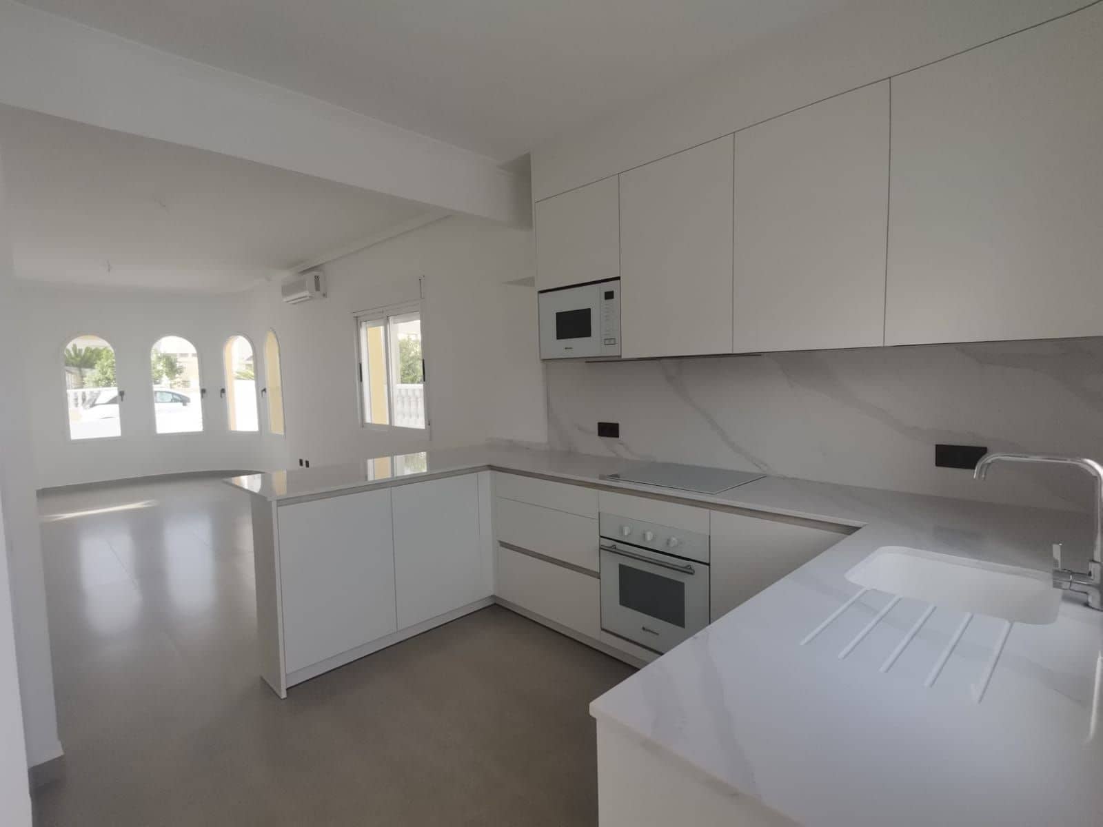 2 makuuhuone Huvila myytävänä paikassa Algorfa mukana uima-altaan 
autotalli - 249 000 € (Ref: 10062599)