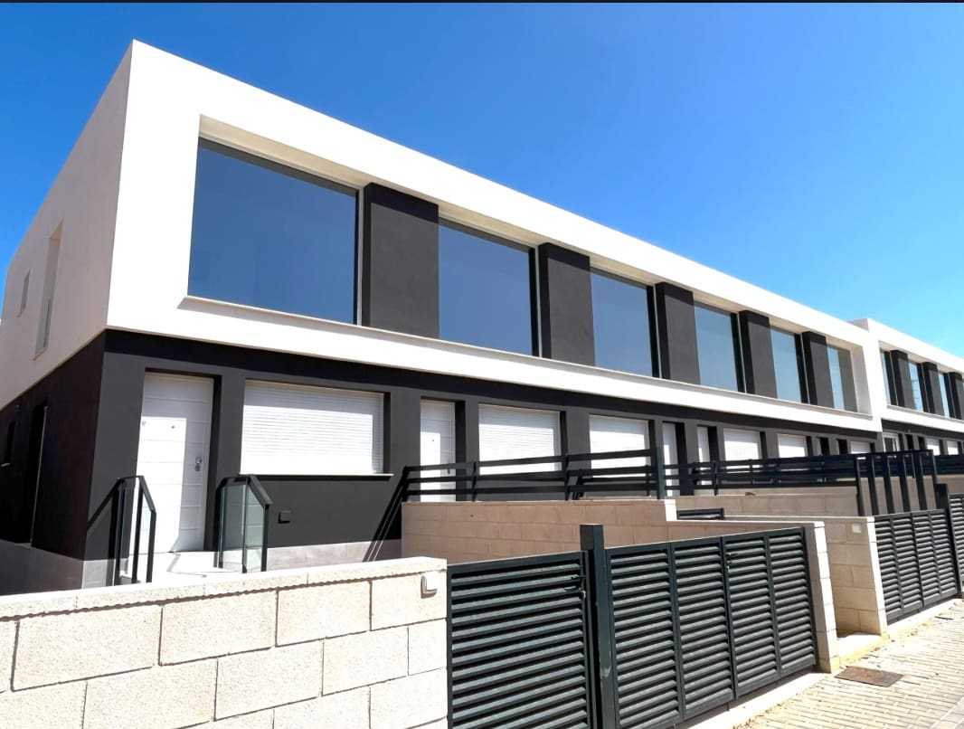 2 slaapkamer Halfvrijstaande villa te koop in Santa Pola met zwembad garage - € 280.000 (Ref: 10062601)