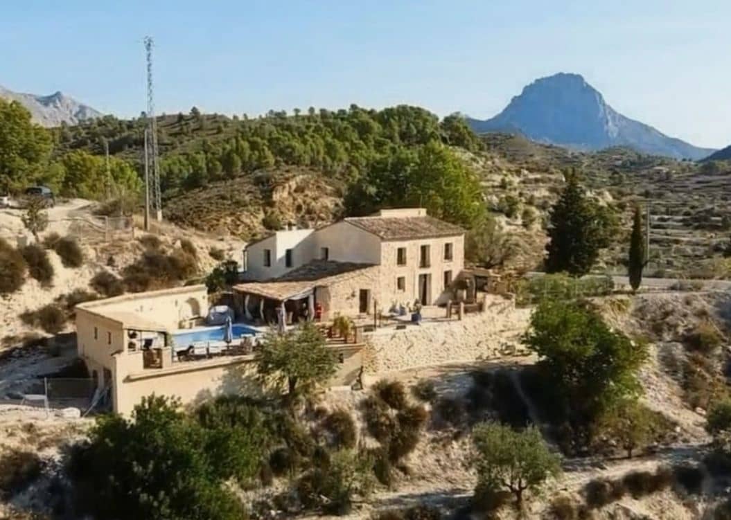 3 soveværelse Villa til salg i Relleu med swimmingpool garage - € 645.000 (Ref: 10070335)
