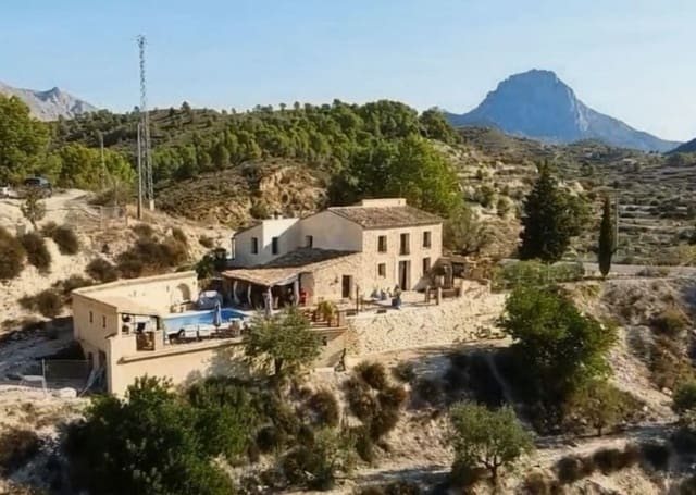 3 Zimmer Villa zu verkaufen in Relleu mit Pool Garage - 645.000 € (Ref: 10070335)