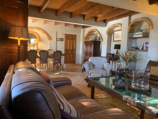 3 Zimmer Villa zu verkaufen in Relleu mit Pool Garage - 645.000 € (Ref: 10070335)