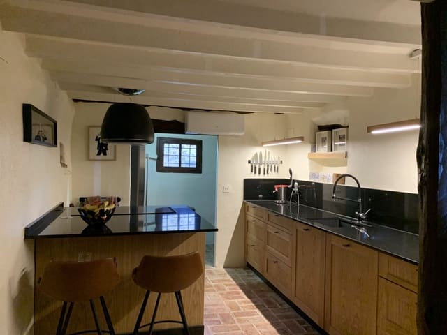 3 Zimmer Villa zu verkaufen in Relleu mit Pool Garage - 645.000 € (Ref: 10070335)
