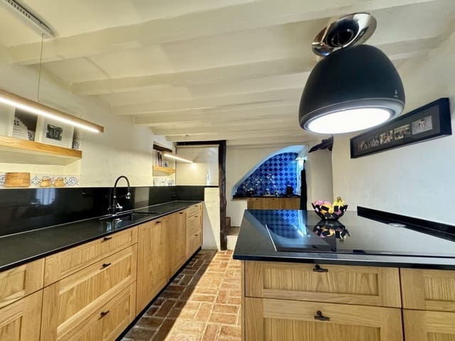 3 Zimmer Villa zu verkaufen in Relleu mit Pool Garage - 645.000 € (Ref: 10070335)