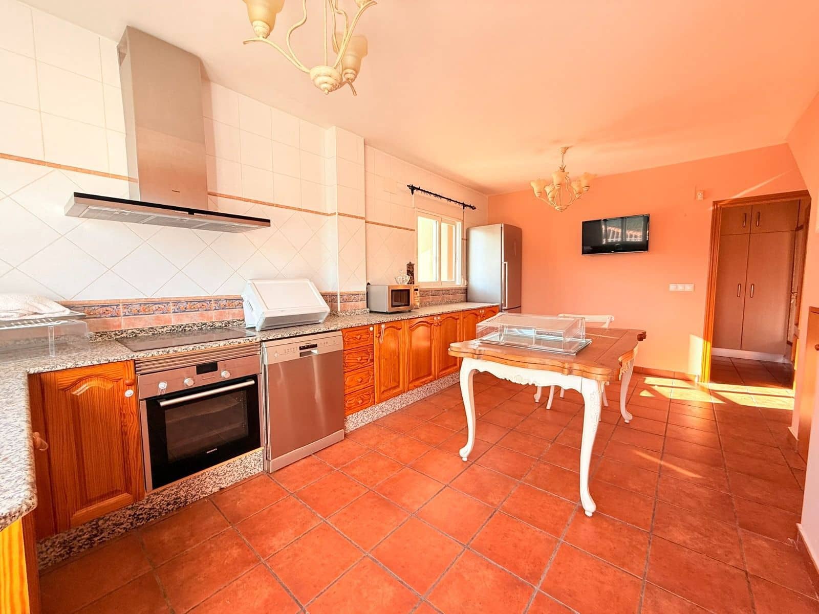 4 bedroom Villa for sale in Callosa d'En Sarria with pool garage - € 429,000 (Ref: 10145749)