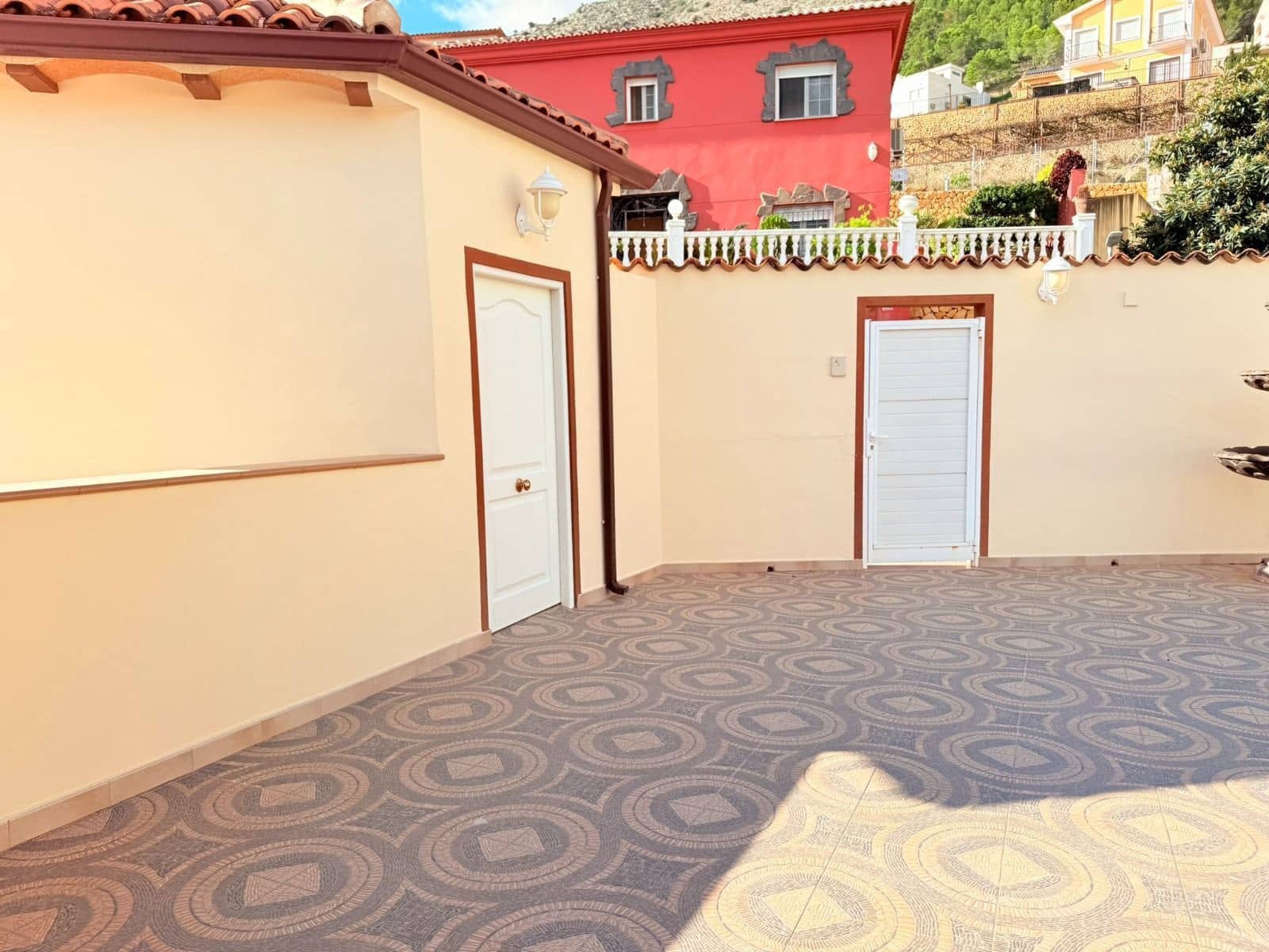 4 bedroom Villa for sale in Callosa d'En Sarria with pool garage - € 429,000 (Ref: 10145749)