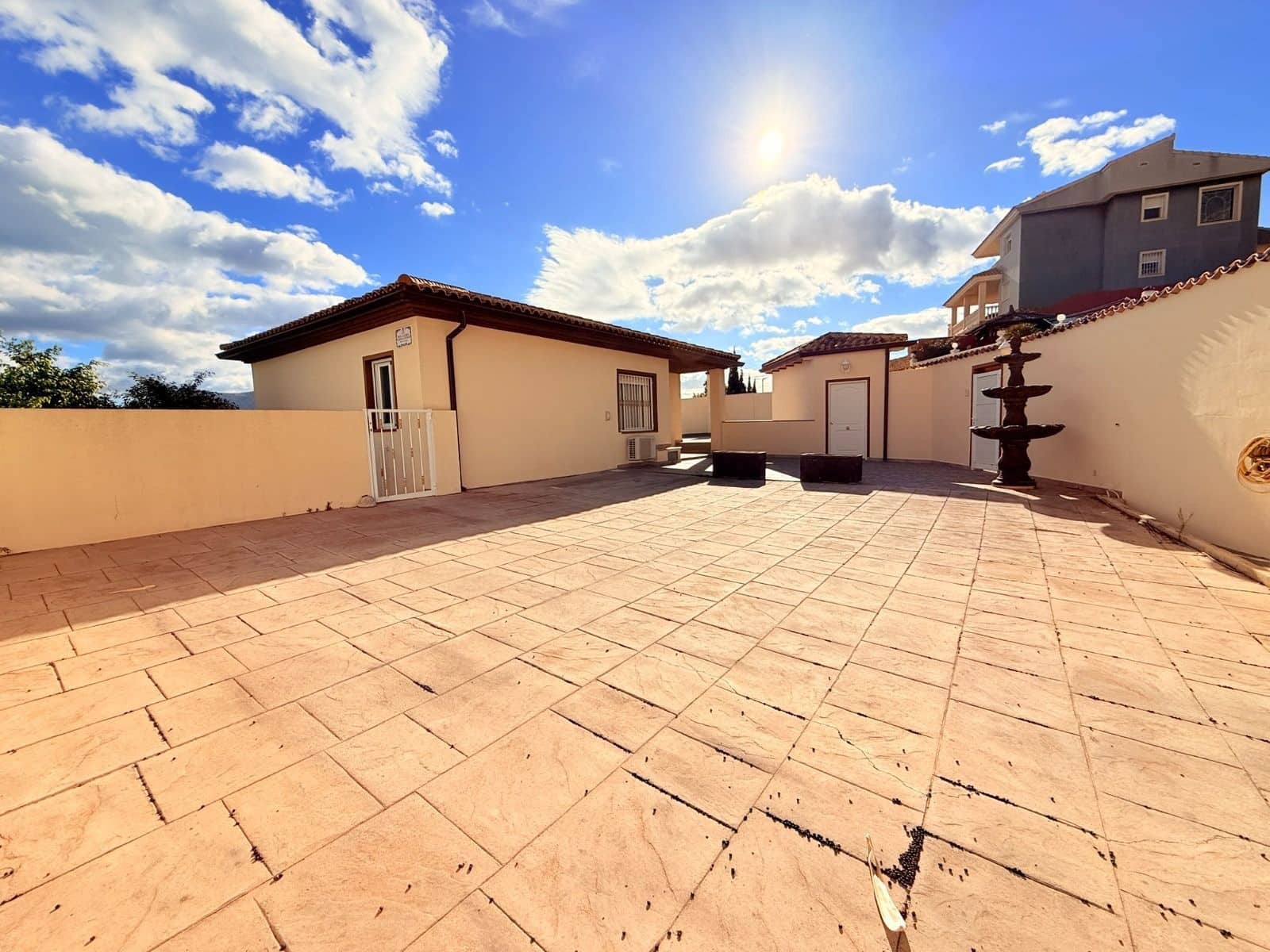 4 bedroom Villa for sale in Callosa d'En Sarria with pool garage - € 429,000 (Ref: 10145749)