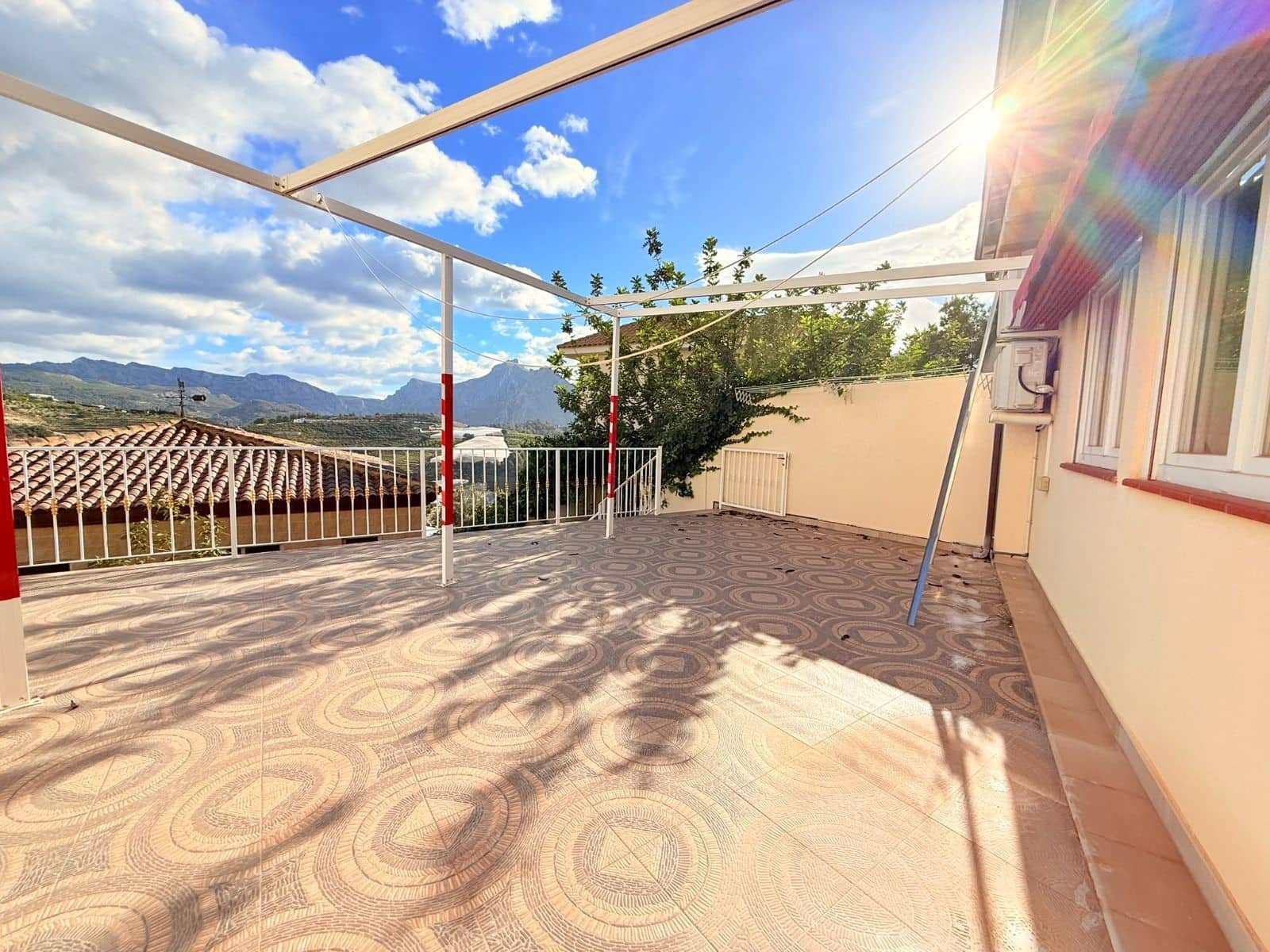 4 bedroom Villa for sale in Callosa d'En Sarria with pool garage - € 429,000 (Ref: 10145749)