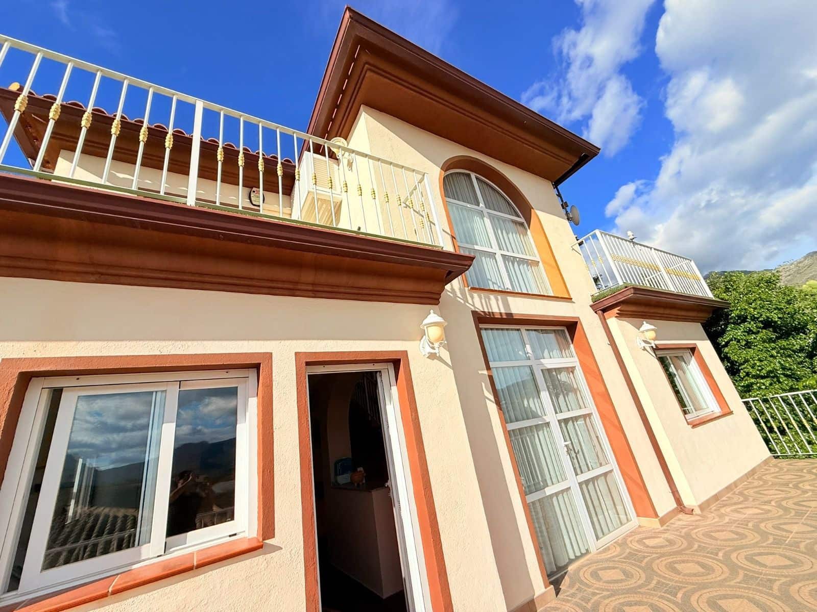 4 bedroom Villa for sale in Callosa d'En Sarria with pool garage - € 429,000 (Ref: 10145749)