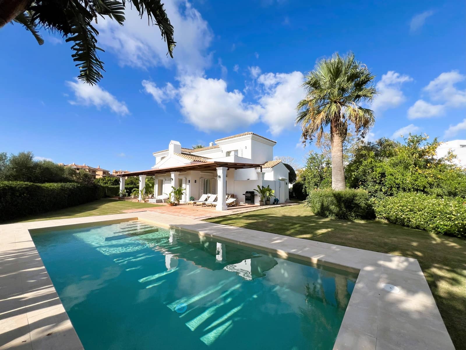 4 bedroom Villa for sale in Sotogrande with pool garage - € 1,700,000 (Ref: 10011093)