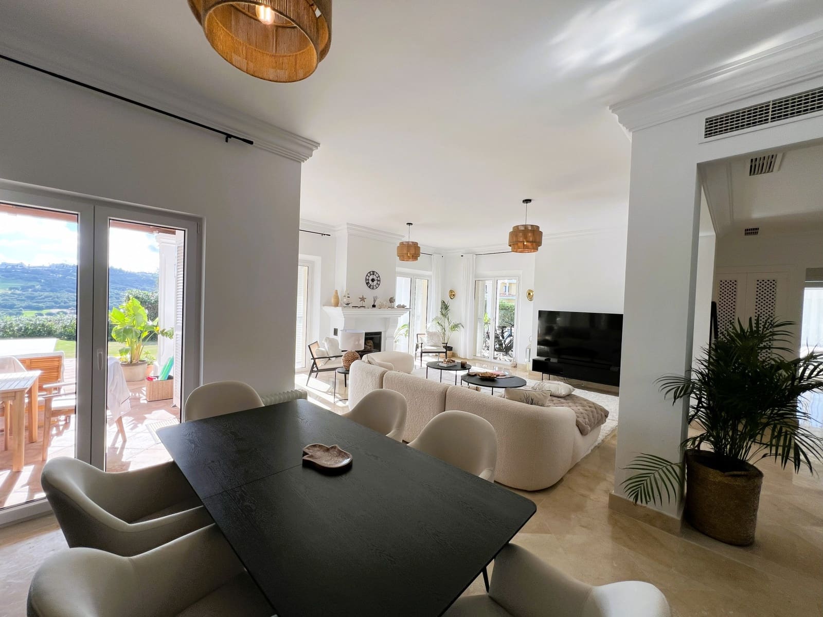 4 bedroom Villa for sale in Sotogrande with pool garage - € 1,700,000 (Ref: 10011093)