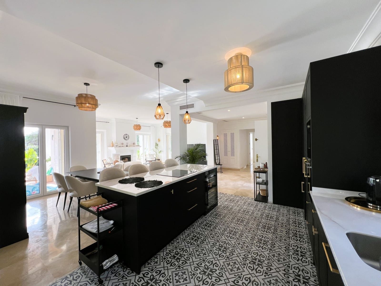 4 bedroom Villa for sale in Sotogrande with pool garage - € 1,700,000 (Ref: 10011093)