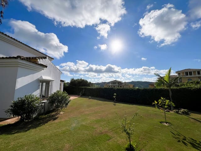 4 bedroom Villa for sale in Sotogrande Alto, San Roque with pool garage - € 1,700,000 (Ref: 10011093)
