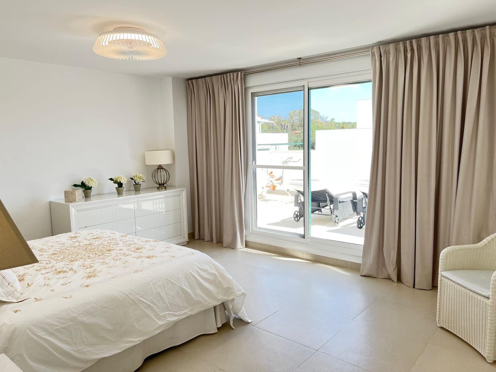3 chambre Penthouse à vendre à Sotogrande avec piscine garage - 745 000 € (Ref: 10011094)