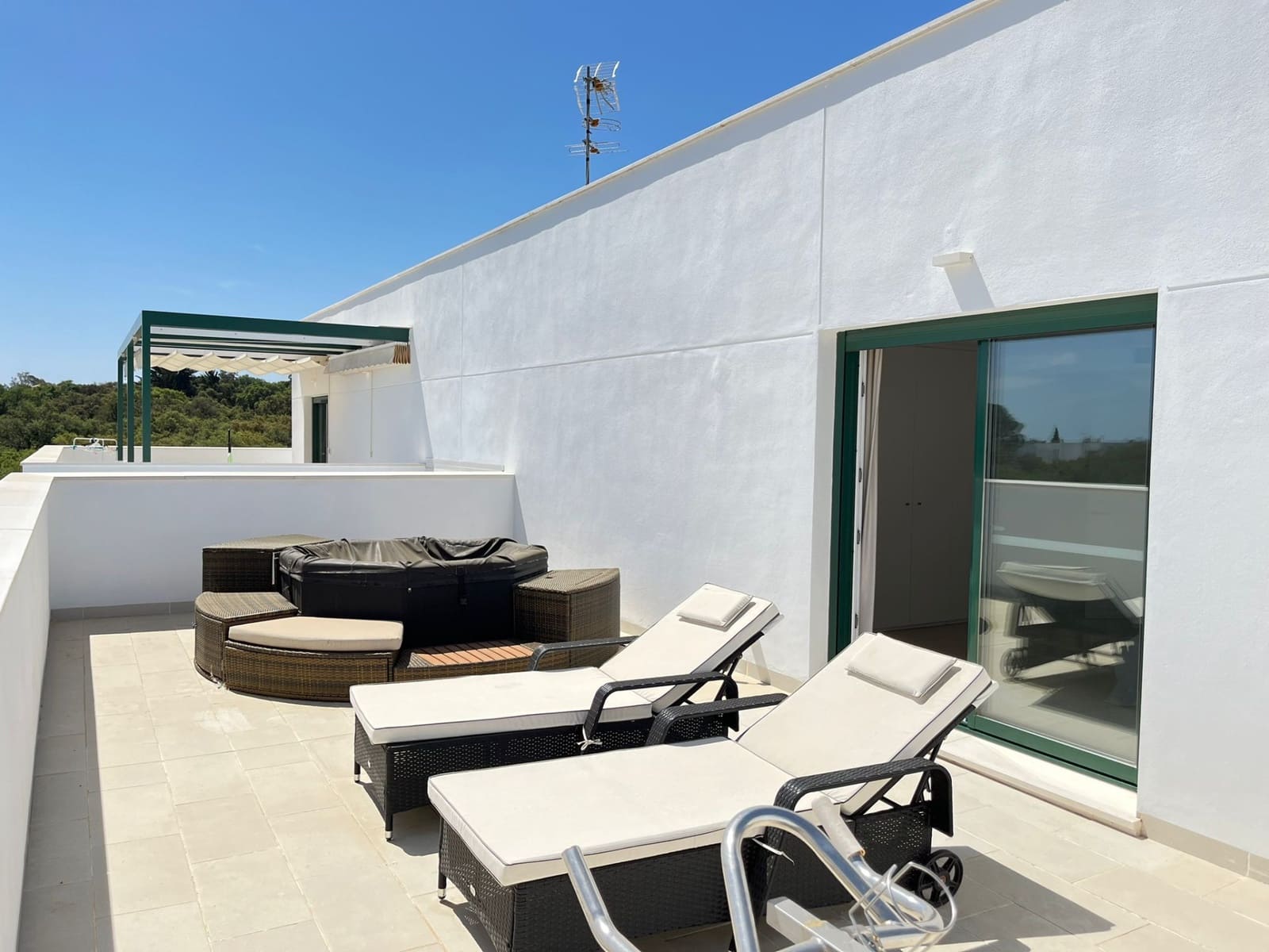 3 chambre Penthouse à vendre à Sotogrande avec piscine garage - 745 000 € (Ref: 10011094)