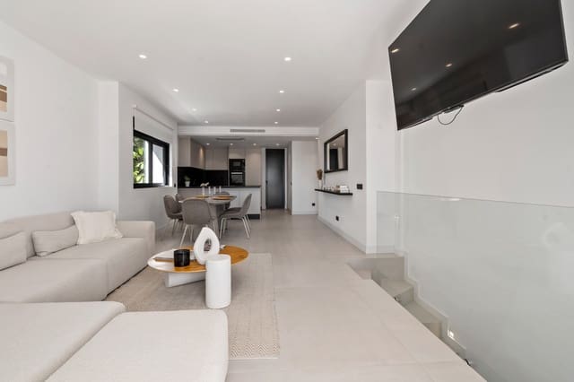 4 bedroom Apartment for sale in El Paraiso, Estepona - € 915,000 (Ref: 10023665)