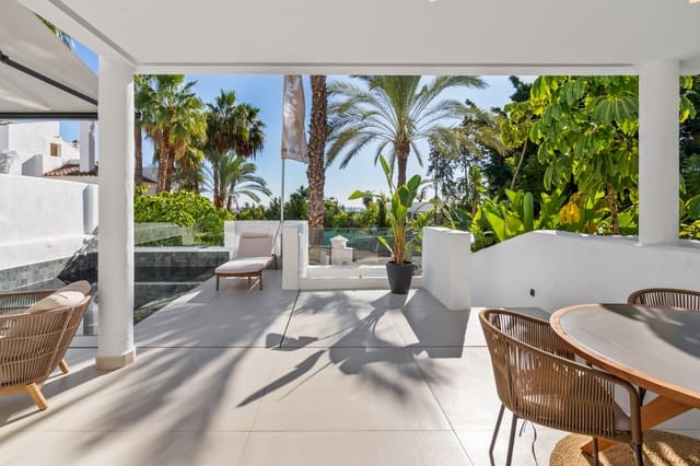 4 bedroom Apartment for sale in El Paraiso, Estepona - € 915,000 (Ref: 10023665)