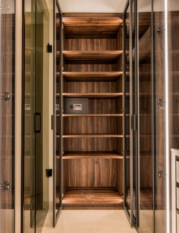 3 bedroom Apartment for sale in Guadalmansa, Estepona with pool garage - € 1,825,000 (Ref: 9043825)