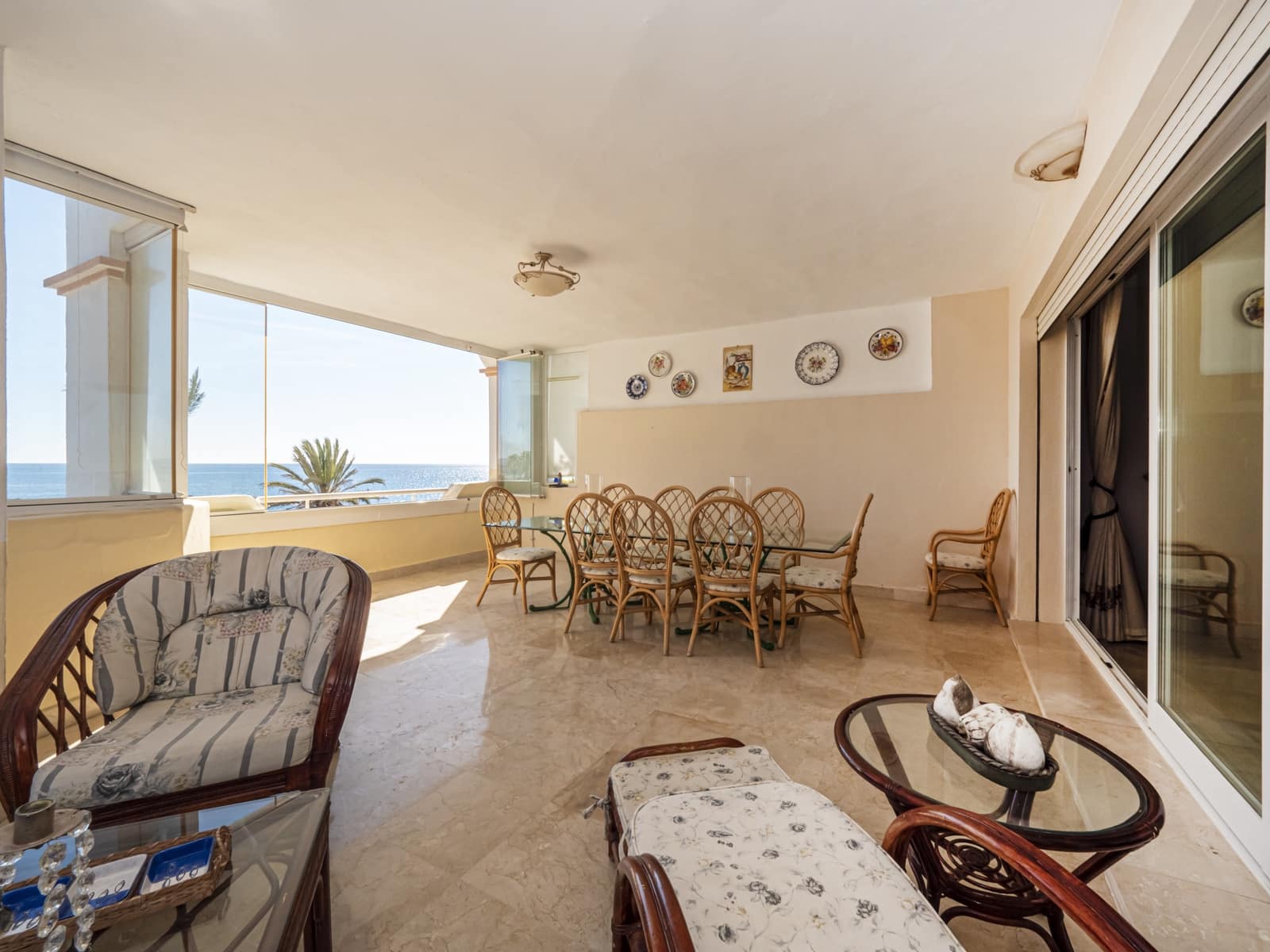 2 sypialnia Apartament na sprzedaż w Puerto Banus z basenem garażem - 1 575 000 € (Ref: 9126642)