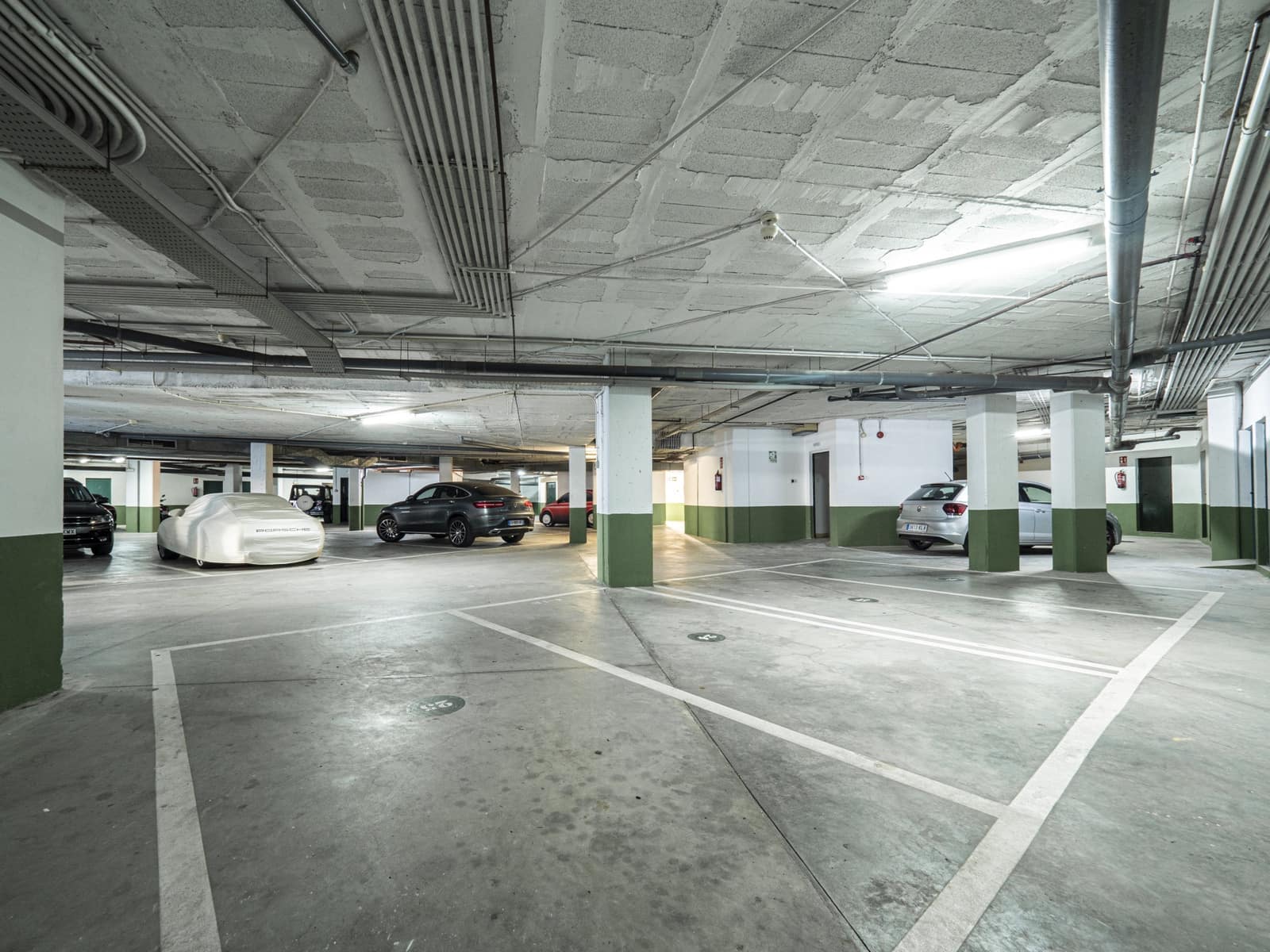 2 sypialnia Apartament na sprzedaż w Puerto Banus z basenem garażem - 1 575 000 € (Ref: 9126642)