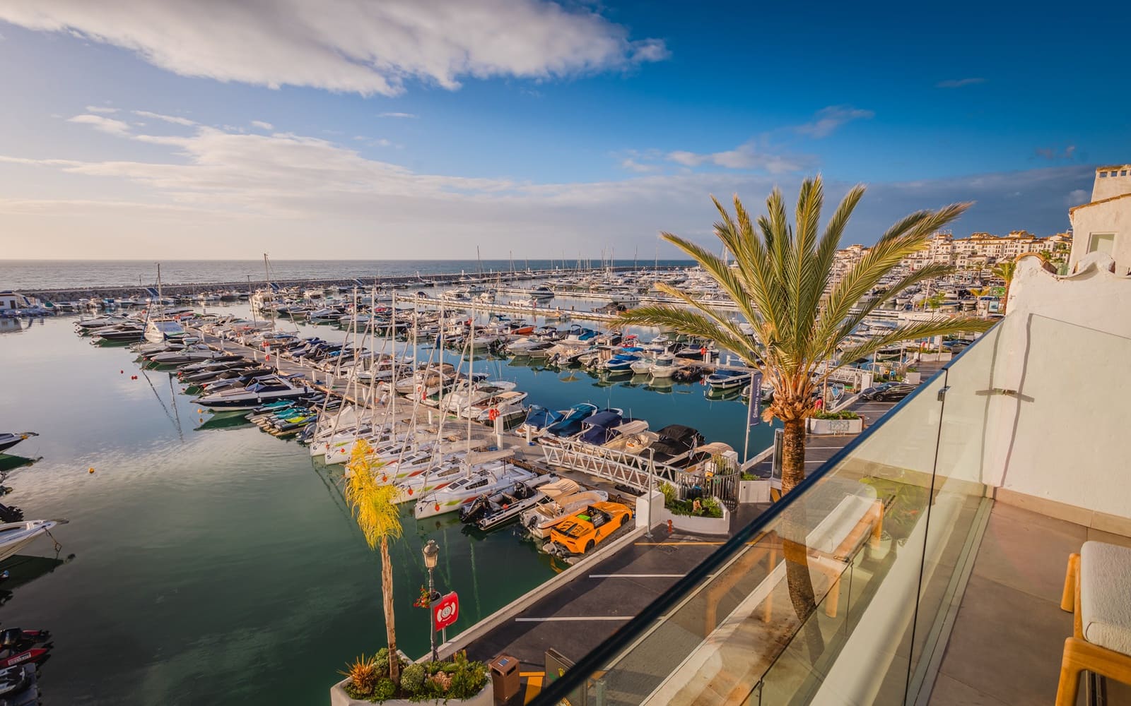 Ático de 4 habitaciones en Puerto Banus en venta - 3.750.000 € (Ref: 9141454)