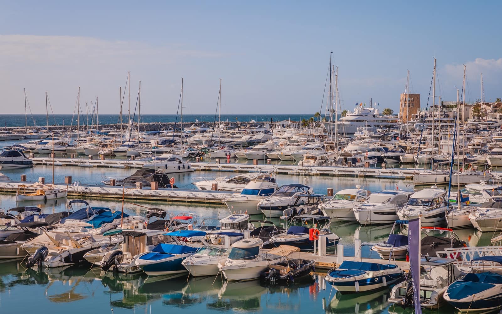 Ático de 4 habitaciones en Puerto Banus en venta - 3.750.000 € (Ref: 9141454)
