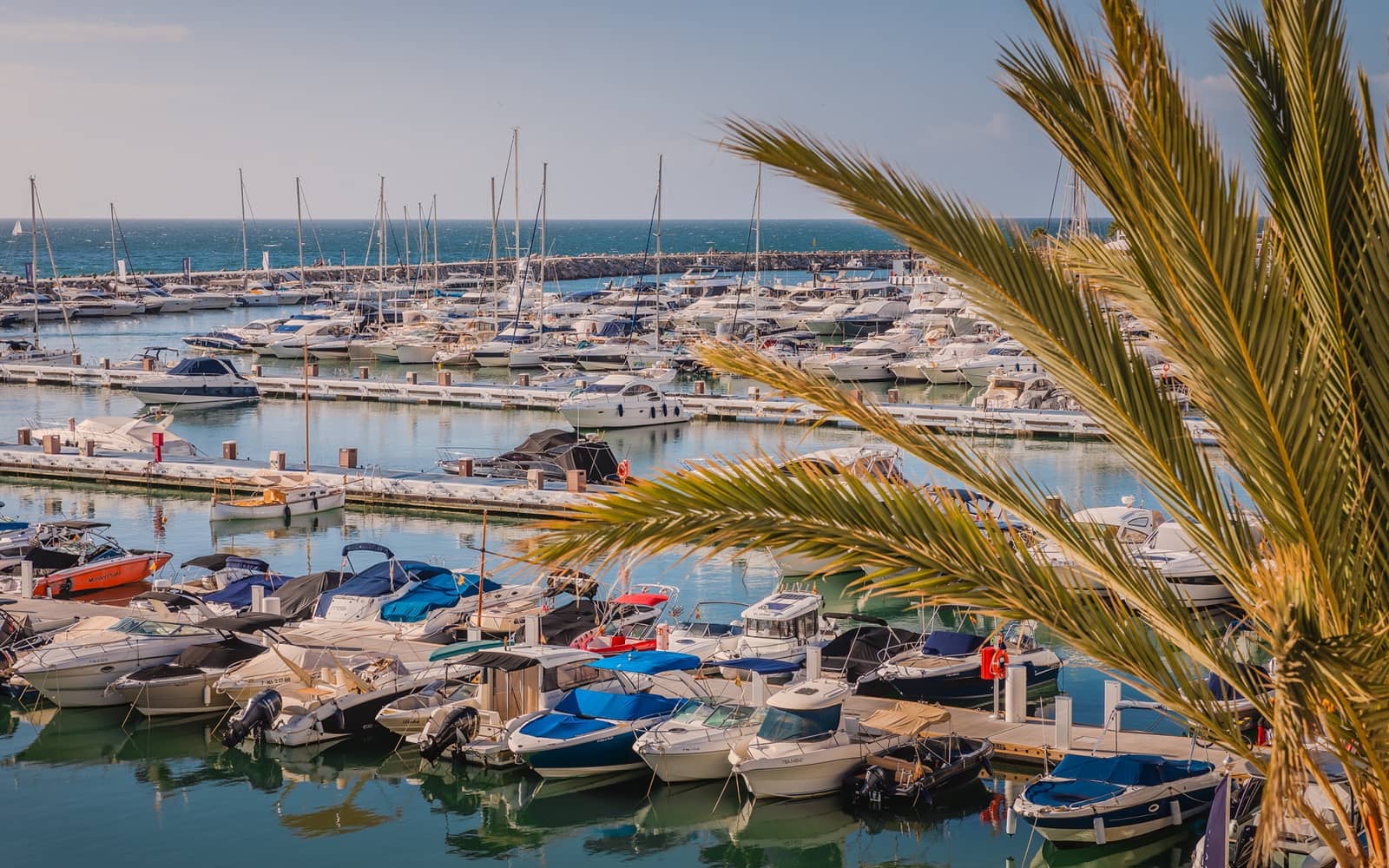 Ático de 4 habitaciones en Puerto Banus en venta - 3.750.000 € (Ref: 9141454)