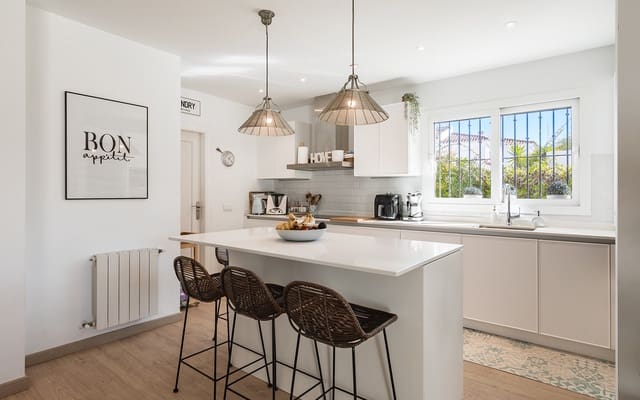 3 soverom Hus til salgs i San Pedro de Alcantara, Marbella med svømmebasseng garasje - € 1 499 900 (Ref: 9142697)