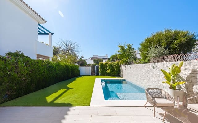 3 soverom Hus til salgs i San Pedro de Alcantara, Marbella med svømmebasseng garasje - € 1 499 900 (Ref: 9142697)
