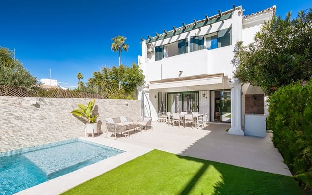 3 soverom Hus til salgs i San Pedro de Alcantara, Marbella med svømmebasseng garasje - € 1 499 900 (Ref: 9142697)
