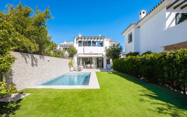3 soverom Hus til salgs i San Pedro de Alcantara, Marbella med svømmebasseng garasje - € 1 499 900 (Ref: 9142697)