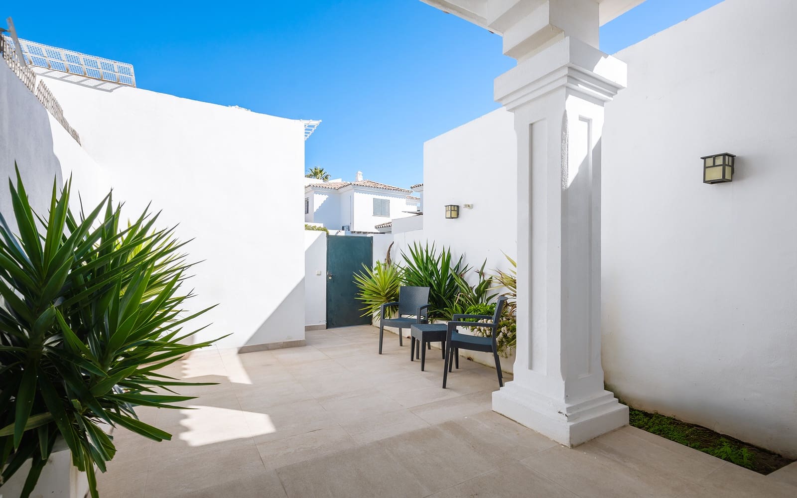 3 soveværelse Byhus til salg i San Pedro de Alcantara med swimmingpool garage - € 1.499.900 (Ref: 9142697)