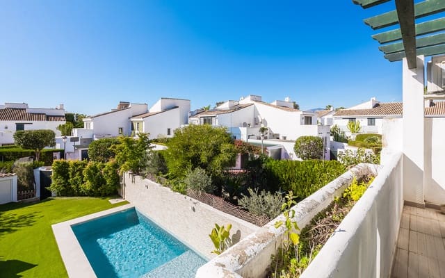 3 chambre Maison de Ville à vendre à San Pedro de Alcantara, Marbella avec piscine garage - 1 499 900 € (Ref: 9142697)