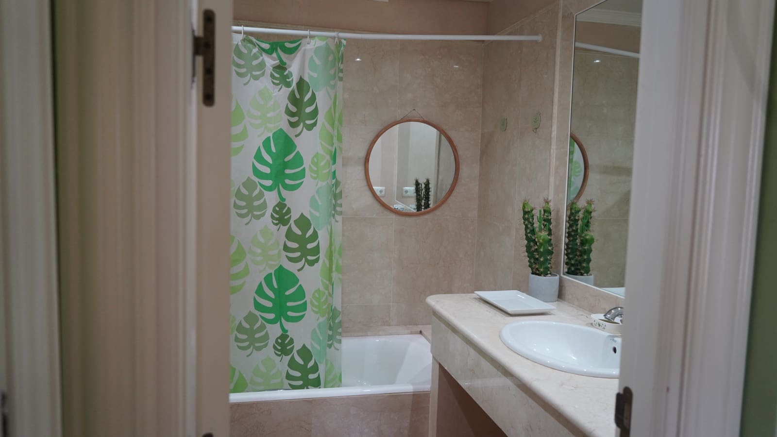 4 soveværelse Byhus til salg i Sotogrande med swimmingpool garage - € 790.000 (Ref: 9153701)