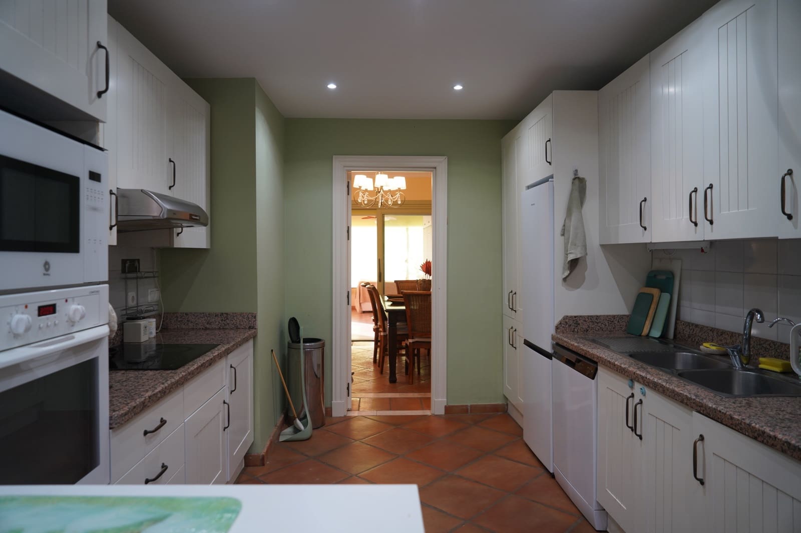 4 soveværelse Byhus til salg i Sotogrande med swimmingpool garage - € 790.000 (Ref: 9153701)