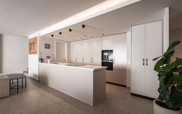 4 makuuhuone Kattohuoneisto myytävänä paikassa San Pedro de Alcantara, Marbella mukana uima-altaan 
autotalli - 995 000 € (Ref: 9242969)