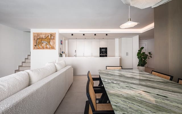 4 makuuhuone Kattohuoneisto myytävänä paikassa San Pedro de Alcantara, Marbella mukana uima-altaan 
autotalli - 995 000 € (Ref: 9242969)