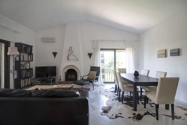 Apartamento de 2 habitaciones en Nueva Atalaya, Estepona en venta con piscina garaje - 345.000 € (Ref: 9300751)