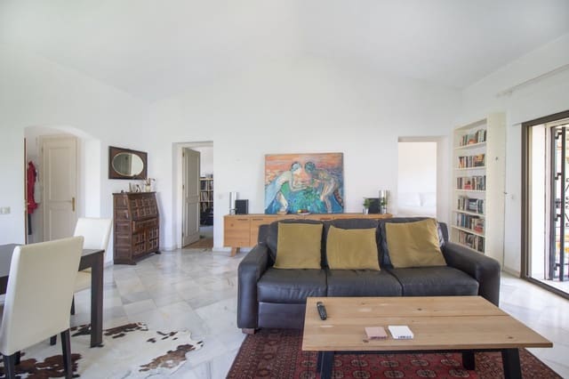 Apartamento de 2 habitaciones en Nueva Atalaya, Estepona en venta con piscina garaje - 345.000 € (Ref: 9300751)