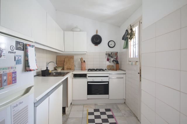 Apartamento de 2 habitaciones en Nueva Atalaya, Estepona en venta con piscina garaje - 345.000 € (Ref: 9300751)