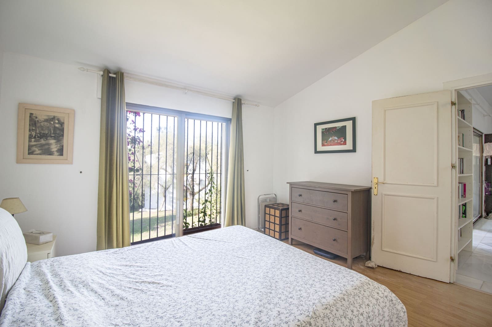 2 soverom Leilighet til salgs i New Golden Mile med svømmebasseng garasje - € 345 000 (Ref: 9300751)