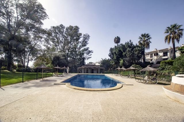Apartamento de 2 habitaciones en Nueva Atalaya, Estepona en venta con piscina garaje - 345.000 € (Ref: 9300751)