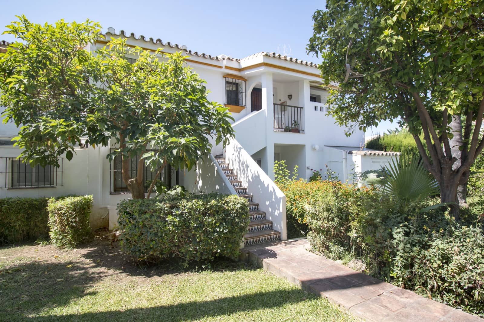 2 soverom Leilighet til salgs i New Golden Mile med svømmebasseng garasje - € 345 000 (Ref: 9300751)