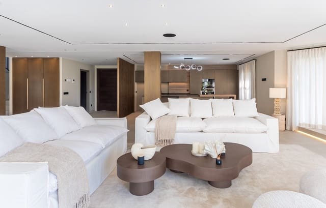 5 bedroom Villa for sale in Estepona with pool garage - € 3,495,000 (Ref: 9366969)