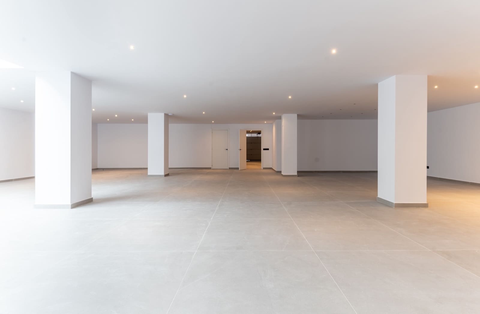 5 bedroom Villa for sale in Estepona with pool garage - € 3,495,000 (Ref: 9366969)