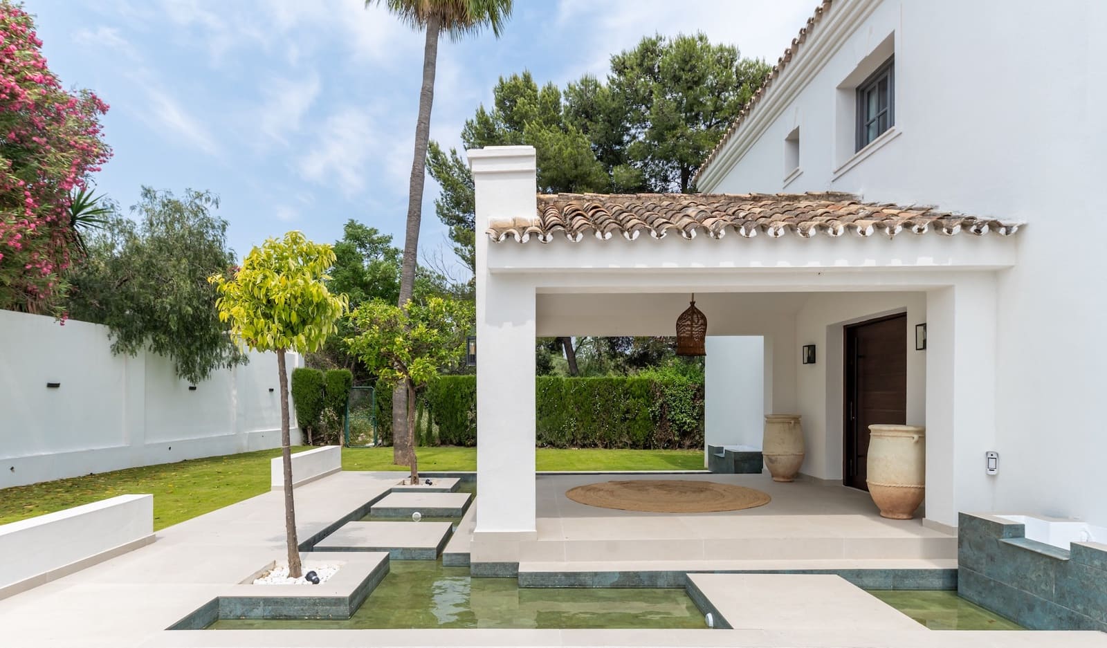 5 bedroom Villa for sale in Estepona with pool garage - € 3,495,000 (Ref: 9366969)