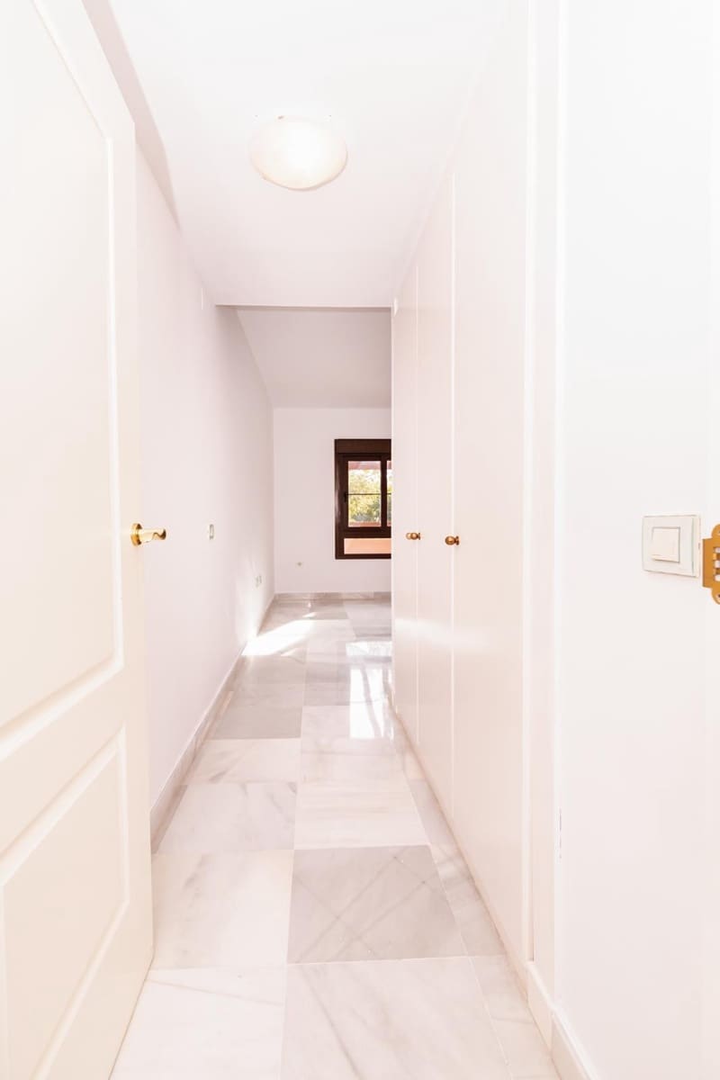 4 bedroom Apartment for sale in Estepona with pool garage - € 850,000 (Ref: 9415482)